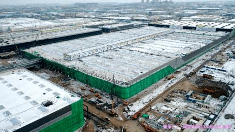 九院项目新里程碑 一汽红旗新能源汽车工厂暖封闭，绿色智造再提速